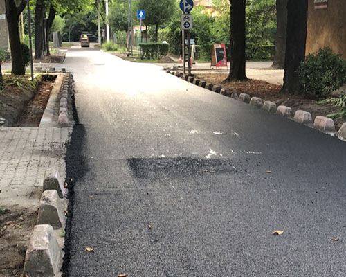 Udvar aszfaltozás meleg aszfalttal, szakszerű alapozással